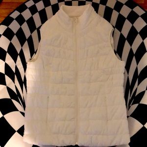 white zip up puffer vest